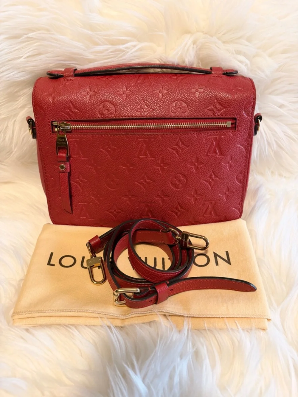 Louis Vuitton Red Empreinte Pochette Métis Satchel with Gold Hardware - Picture 4 of 17